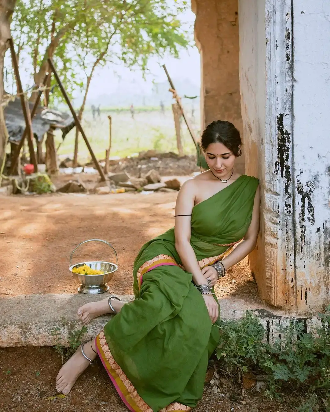 Ruhani Sharma Green Saree Backless Photos With Village Girl Look